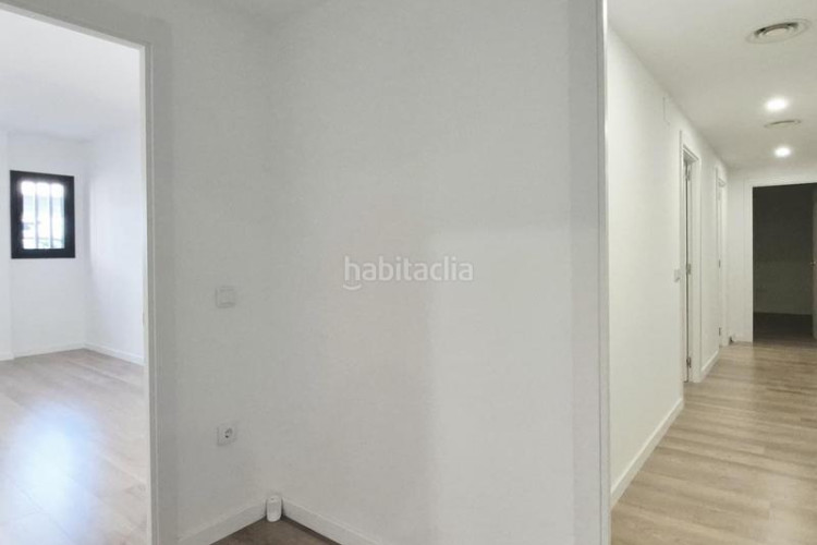Planta baja pis obra nova 95 m2 2 hab dobles i estudi al carrer transversal en Terrassa