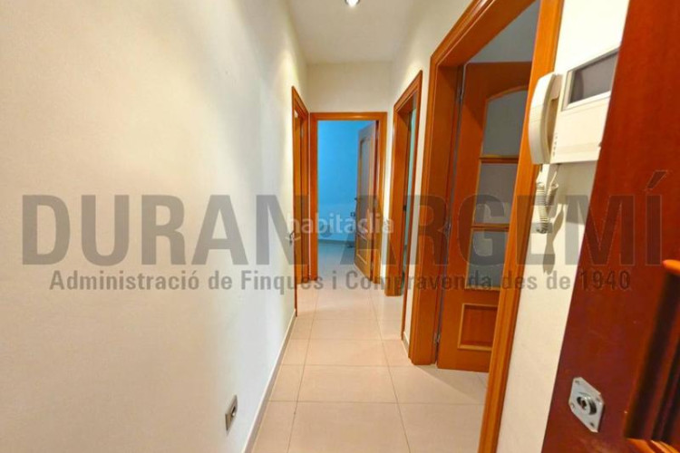 Casa  dos viviendas independientes en venta en la gripia les arenes en Terrassa