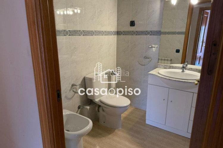Piso amplio piso reformado en Can Roca. 3 dormitorios, 2 baños y terraza de 12 m. vistas espectaculares. ideal para tu familia. no lo d en Terrassa