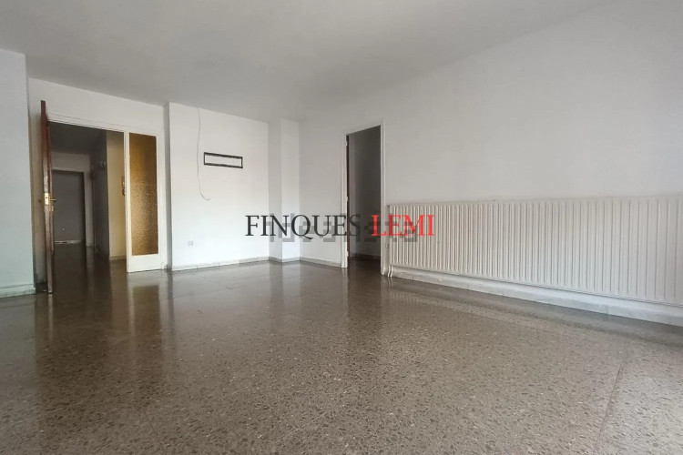 Piso en avenida de Josep Tarradellas