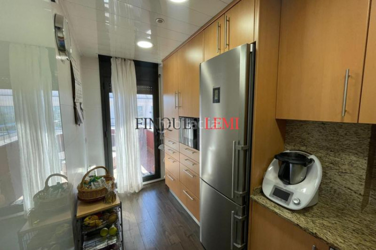 Piso dúplex de lujo con ascensor, terraza y acabados premium en Terrassa