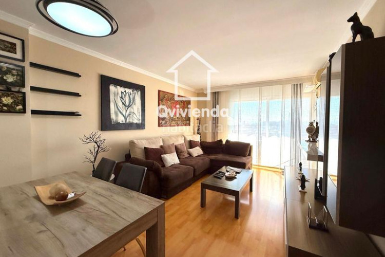 Ático  de 3 habitaciones con gran balcón en av glories catalanes, en Terrassa