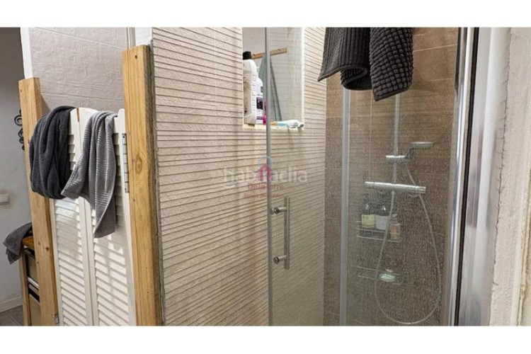 Casa pareada casa en en venta ca naurell de 210m construidos con salida a patio, dos terrazas y garaje. en Terrassa