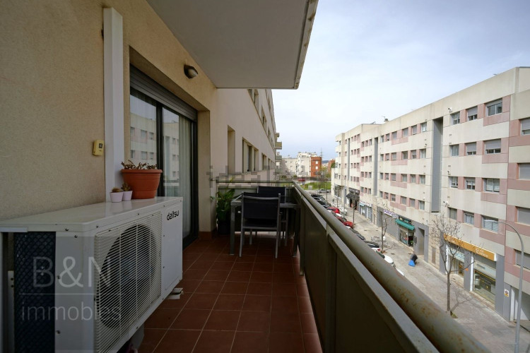 ¡Te vas a enamorar de su carácter! Amplio, luminoso, con zona comunitaria, párquing y trastero.