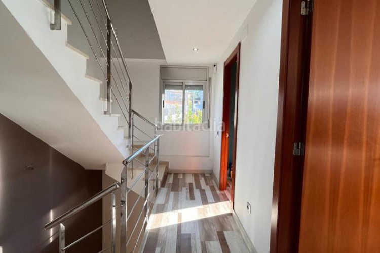 Chalet casa con piscina y vistas en zona residencial en Terrassa