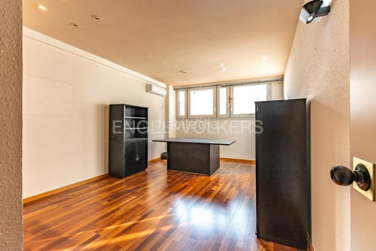 Apartamento gran oportunidad para crear tu hogar en el centro 131m2 en Terrassa