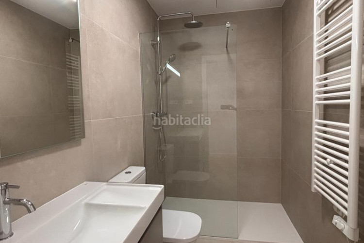 Casa en carrer de las navas de tolosa 87 exclusiva casa a estrenar con piscina privada en Terrassa
