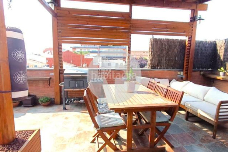 Dúplex  de ensueño en el centro con gran terraza y balcón, 2 plazas de parking y detalles premium en Terrassa