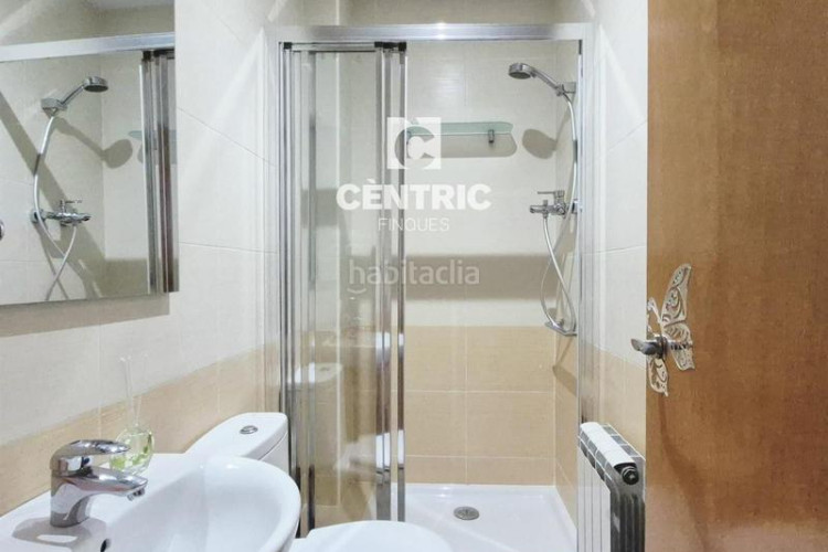 Piso planta baja seminueva de 3 hab con patio 60 m2 sur en francesc macia en Terrassa