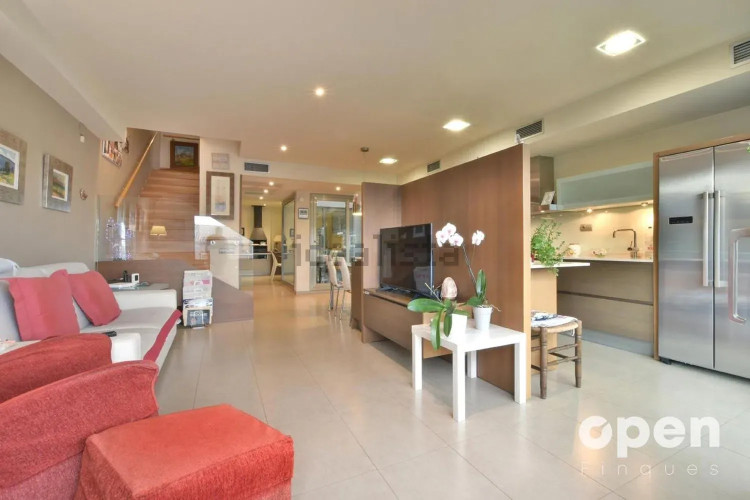 Chalet adosado en calle de la Poetessa Caparà