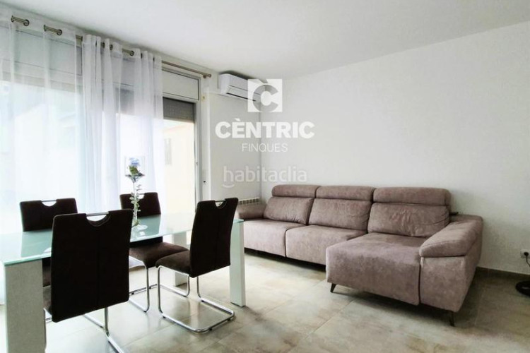Piso planta baja seminueva de 3 hab con patio 60 m2 sur en francesc macia en Terrassa