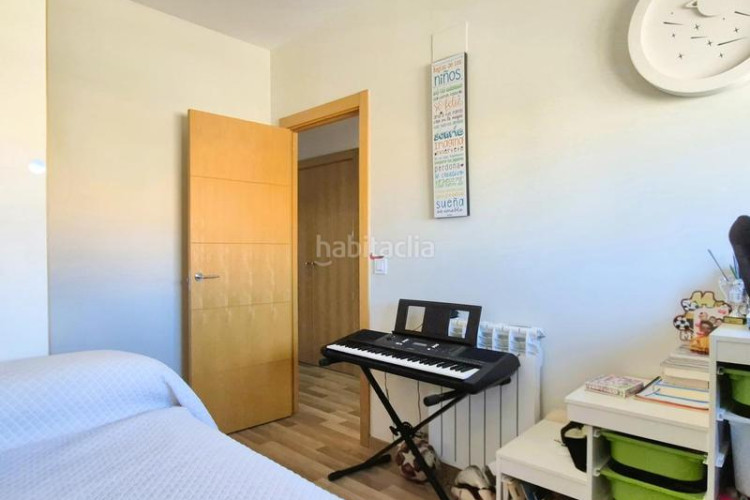 Piso edifici blau cel 3 hab amb 12 m2 sud al costat estacio est en Terrassa