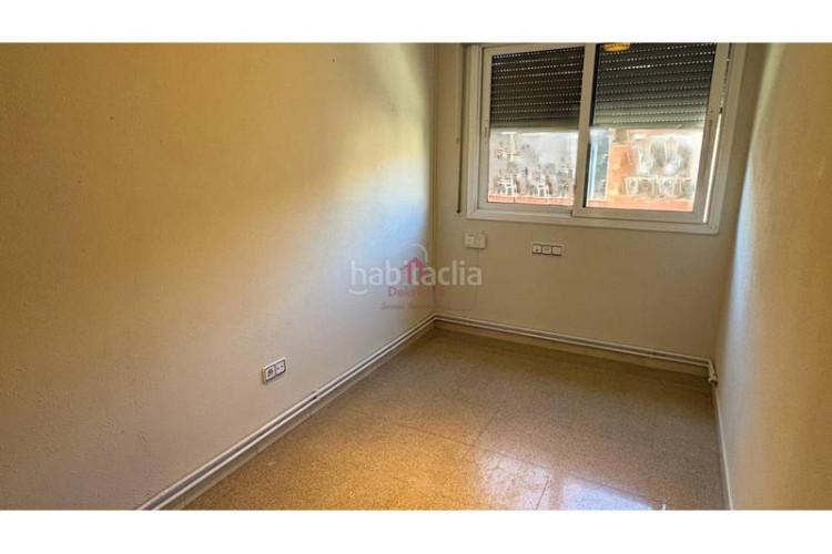 Ático  en venta tocando avda. jaume 1 de 105m construidos con salida a terraza de 18m a pie de comedor. en Terrassa