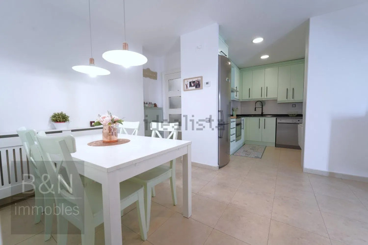 ¡Bienvenido al hogar de tus sueños! Este exclusivo dúplex es mucho más que una vivienda.