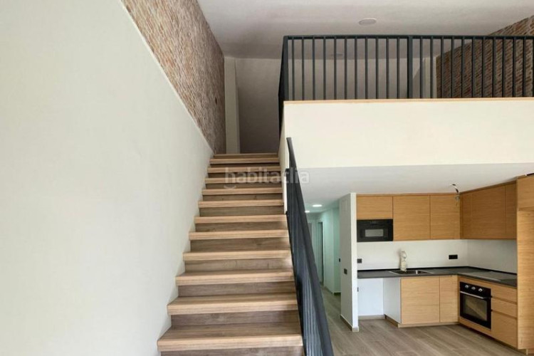 Dúplex  nuevo con terraza y buhardilla en ca naurell en Terrassa