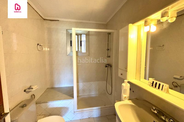 Piso  de 4 habitaciones con lavadero galería y balcón en Terrassa