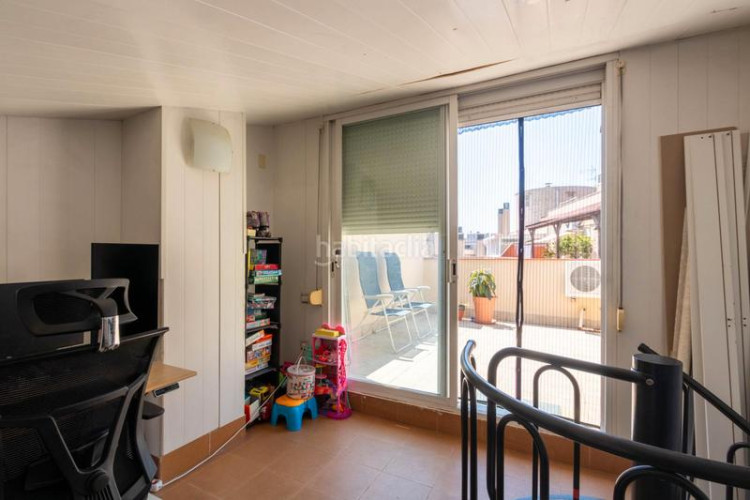 Dúplex zona centro. luminoso ático dúplex de 3habs. + 2lav. + terraza en Terrassa