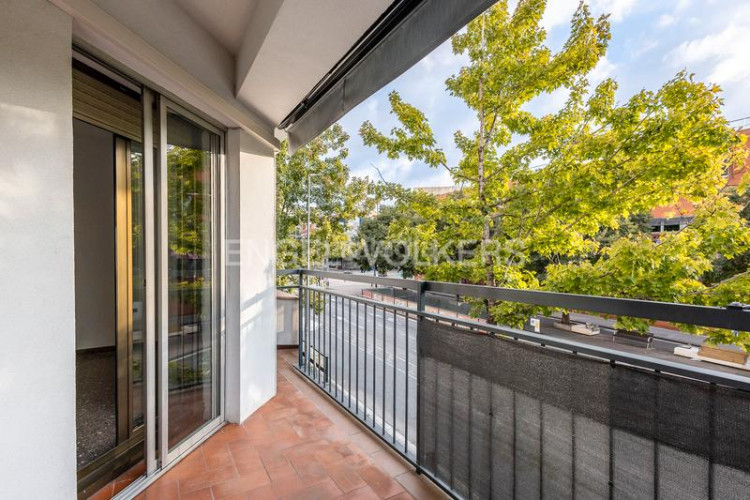 Apartamento oportunidad única! piso amplio de 99m construidos con 4 dormitorios y balcón en Terrassa