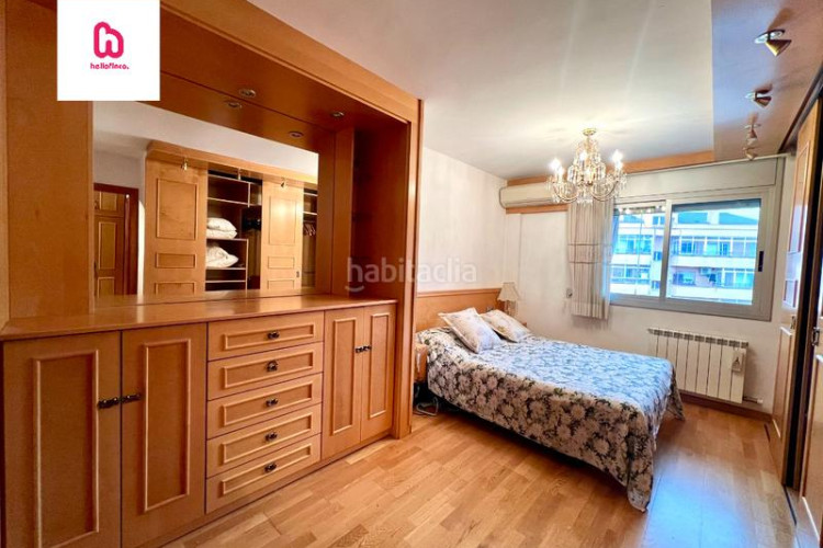 Piso  de 3 habitaciones con 2 balcones y vistas al parque sant jordi en Terrassa