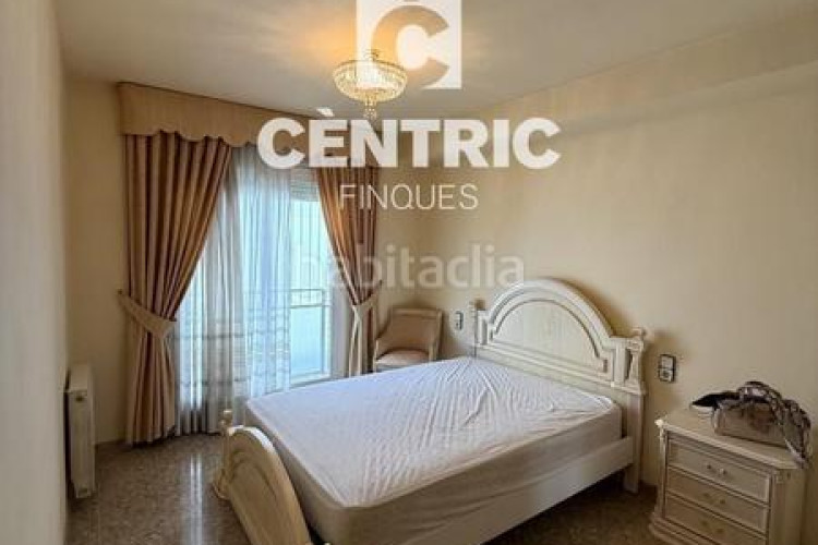 Dúplex ático dúplex en venta con 4 habitaciones estudio en Terrassa