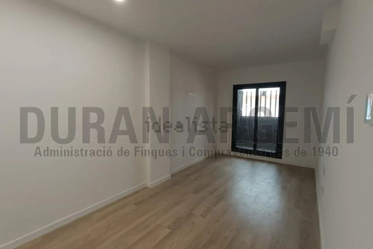 Piso en calle Transversal, 181