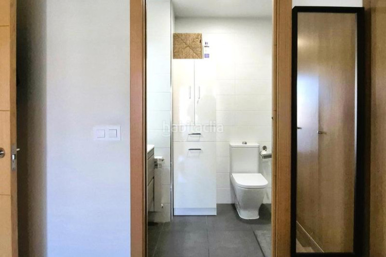 Piso edifici blau cel 3 hab amb 12 m2 sud al costat estacio est en Terrassa