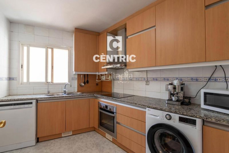Dúplex ático dúplex de tres habitaciones y estudio. en Terrassa