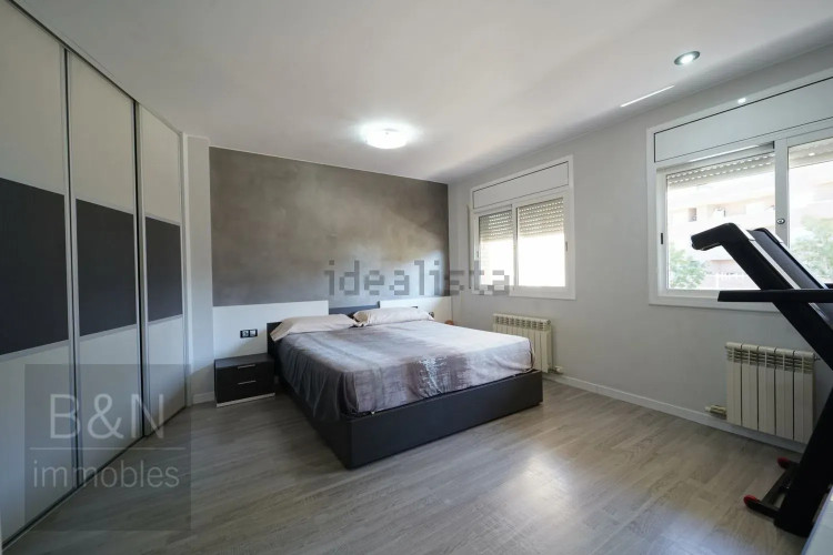 Una vivienda reformada con encanto, dos balcones y plaza de parking