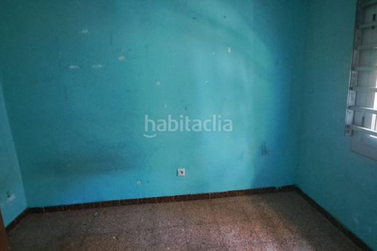 Piso oferta flash! piso de 65 m a reformar en grupo montserrat, en Terrassa