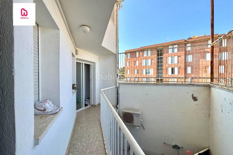 Piso  5 habitaciones con terraza balcón y lavadero para entrar a vivir en Terrassa
