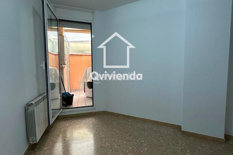 Piso  en planta baja de 3 habitaciones, todo exterior, La Cogullada en Terrassa