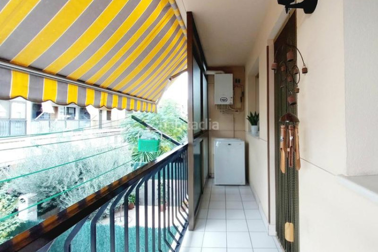 Casa magnifica casa unifamiliar de 230 m2 con 3 hab dobles y gran estudio 55 m2 en Terrassa