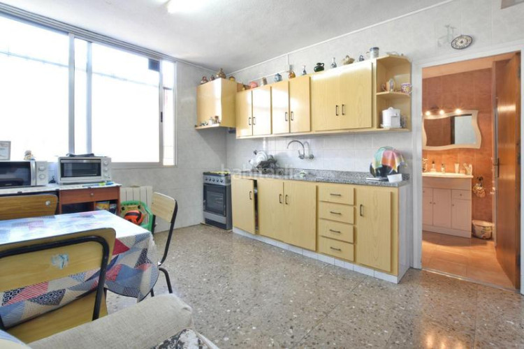Casa amplia casa en La Maurina con garaje y terraza en Terrassa