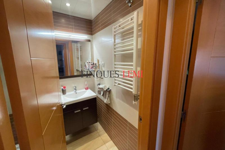 Piso dúplex de lujo con ascensor, terraza y acabados premium en Terrassa