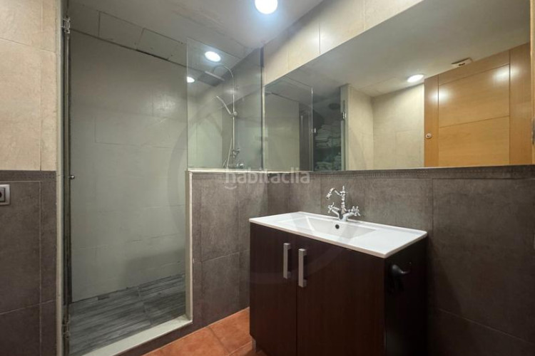 Casa adosada amplia casa adosada en La Maurina – 293 m², con garaje, ascensor y terrazas en Terrassa