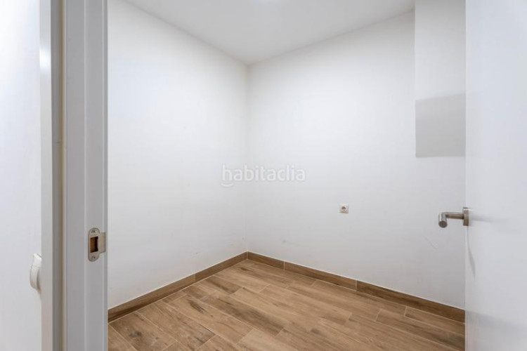 Casa adosada zona centro. casa adosada de 4habs. + 2lav. `terraza + garaje en Terrassa
