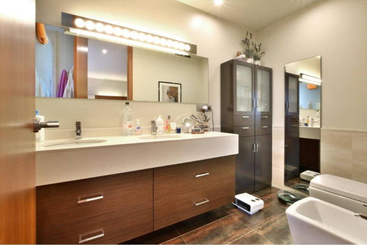 Poetessa Caparu00E0, Sant Pere Nord