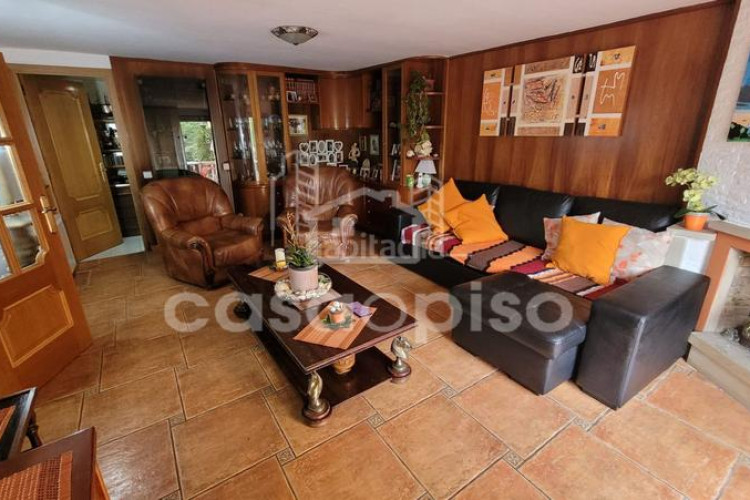 Casa adosada chalet independiente en Les Martines en Terrassa