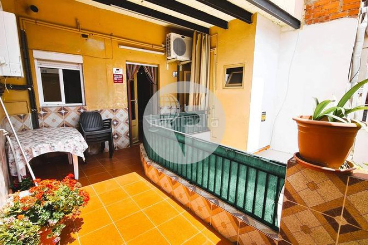 Piso descubre este piso funcional y con mucho potencial! en Terrassa