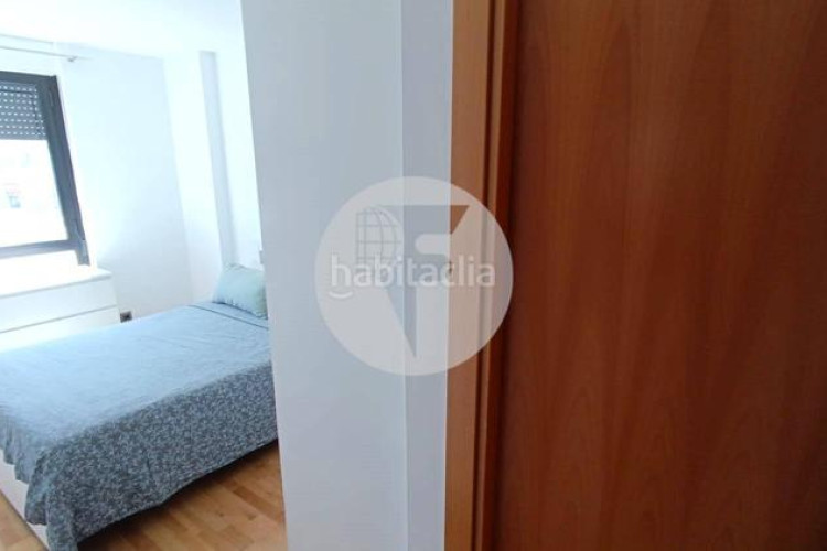 Piso bonito piso de 85 m2, 3 hab, 2 baños, galería, balcón, pk y zona comunitaria, en zona olímpica en Terrassa
