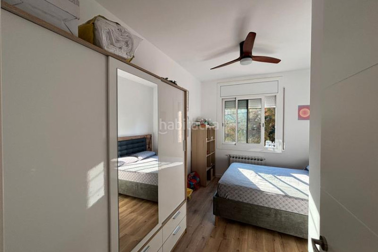Casa adosada unifamiliar adosada, 4 habitaciones, gran garaje y terraza en Terrassa
