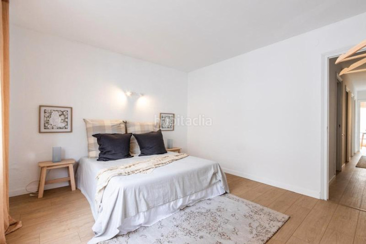 Dúplex vivienda tipo dúplex de 4 habs. con terraza. zona Segle XX. en Terrassa