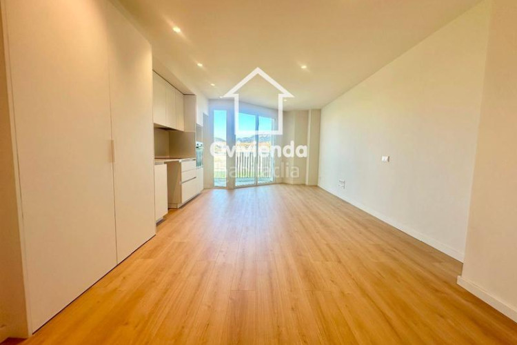 Piso  de 3 habitaciones con balcón en rbla francesc macià en Terrassa