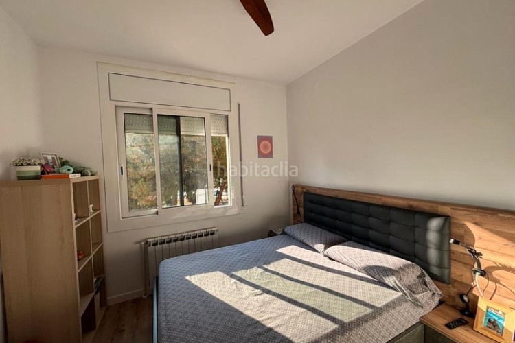Casa adosada unifamiliar adosada, 4 habitaciones, gran garaje y terraza en Terrassa