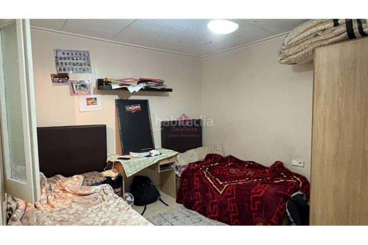 Piso  en venta tocando a passeig 22 juliol de 70m construidos de 3 habitaciones con ascensor y salida a balcón. en Terrassa