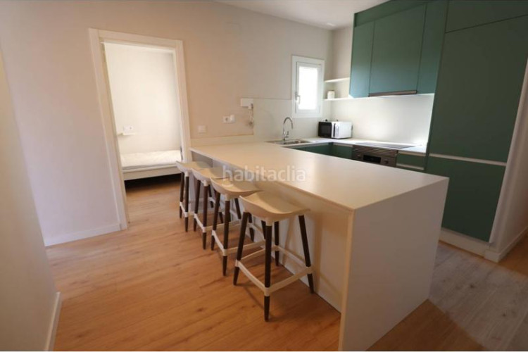 Piso escoles, acabado de reformar en Plaça Catalunya - Escola Industrial Terrassa