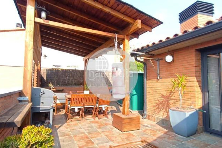 Dúplex  de ensueño en el centro con gran terraza y balcón, 2 plazas de parking y detalles premium en Terrassa