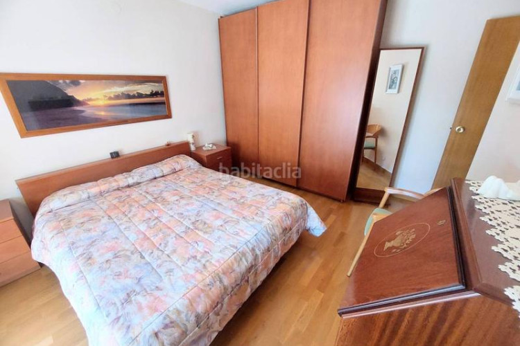 Piso gran piso en el barrio de sant pedro, 4 habitaciones. entrega inmediata en Terrassa