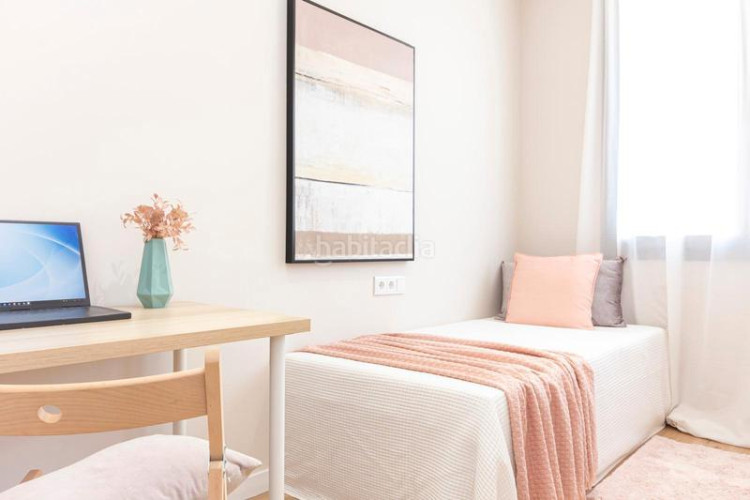 Piso precioso piso en inmejorable ubicación: vivienda esquinera con mucha luz: salón-comedor-cocina, 3 habitaciones, 2 baños, terraza.. en Terrassa