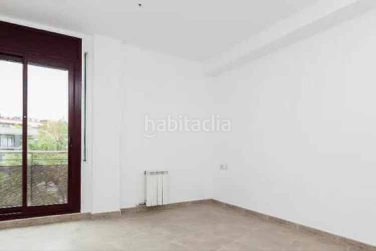 Piso (barcelona). "okupado" (no se puede visitar ni hipotecar). en Terrassa